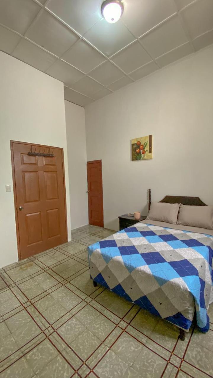 Hostal Velvet Plaza Santa Ana Esterno foto
