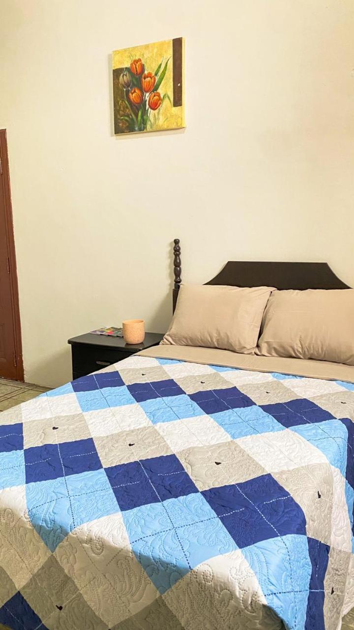 Hostal Velvet Plaza Santa Ana Esterno foto